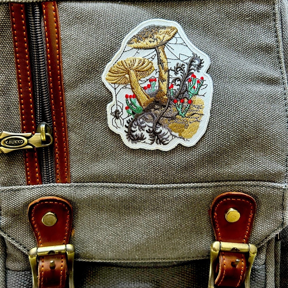 One strap backpack with 8 pockets - Picture 2 of 6